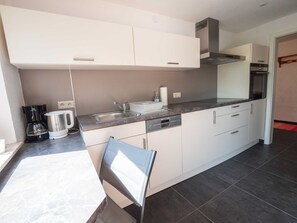 Refrigerador, microondas, horno y lavavajillas 