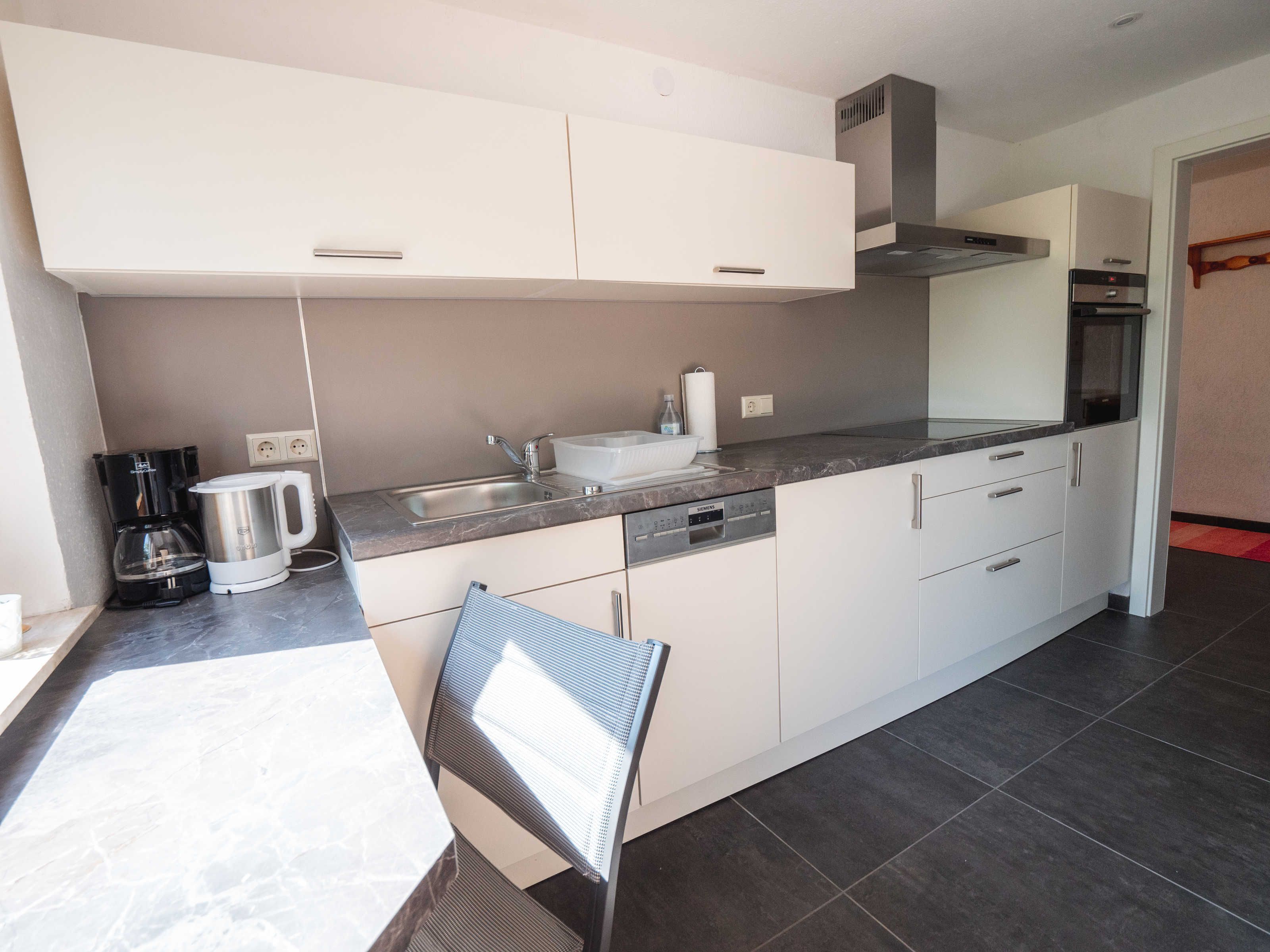 Kühlschrank, Mikrowelle, Ofen, Geschirrspüler