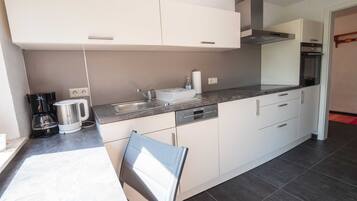 Kühlschrank, Mikrowelle, Ofen, Geschirrspüler