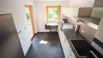 Kühlschrank, Mikrowelle, Ofen, Geschirrspüler