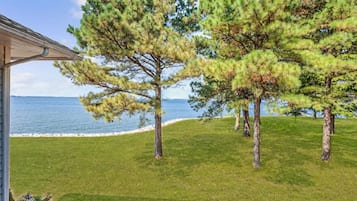 Room 426 - Kemp Guesthouse, 2nd Floor | Water view