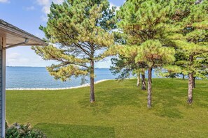 Room 426 - Kemp Guesthouse, 2nd Floor | Water view - Wades Point Inn (McDaniel)