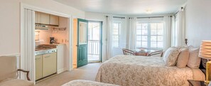 Room 416 - Kemp Guesthouse, 1st Floor | Individually decorated, individually furnished, iron/ironing board - Wades Point Inn (McDaniel)