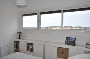 2 chambres, fer et planche à repasser