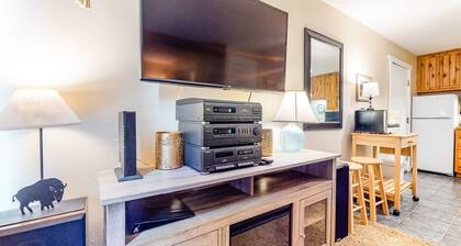 Comfy Condo Near Big Sky/Moonlight Basin Lifts with Free WiFi