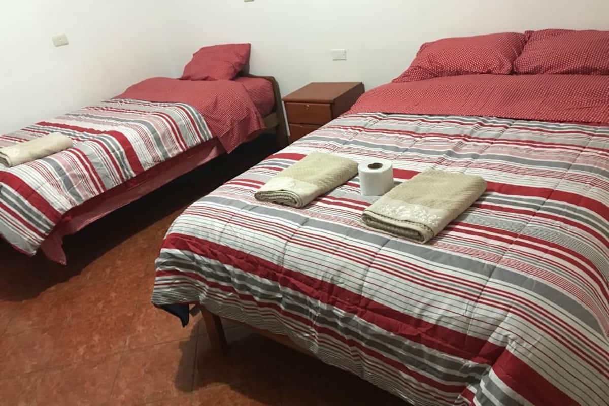 Habitación Deluxe con 2 camas individuales | Cortinas opacas y wifi gratis