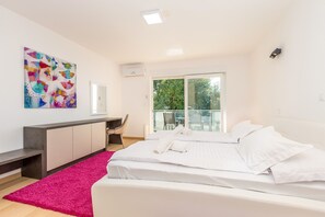 5 habitaciones, tabla de planchar con plancha y wifi gratis 