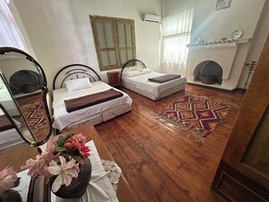 واي فاي مجانًا وملاءات أسرّة