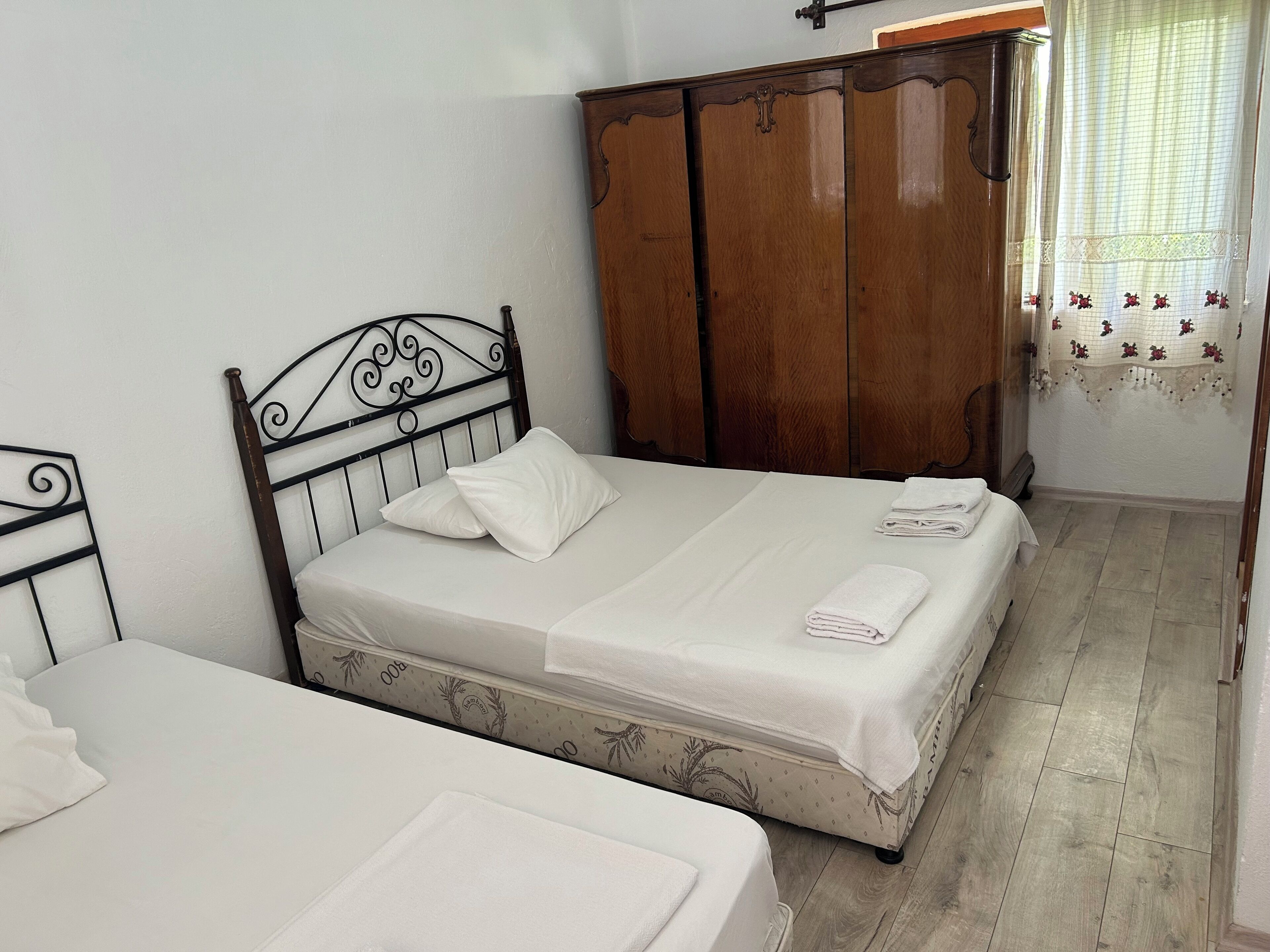 1 bedroom, free wifi, bed sheets