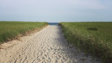 Beach nearby, sun loungers, beach towels