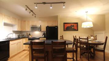 Signature Condo, 3 Bedrooms | Private kitchen | Full-sized fridge, microwave, oven, stovetop