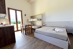 Studio | Blackout curtains, soundproofing, free cots/infant beds, rollaway beds - La Cerqua (Arcevia)