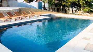 Piscine extérieure (ouverte en saison)