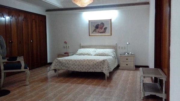 Room (#6)