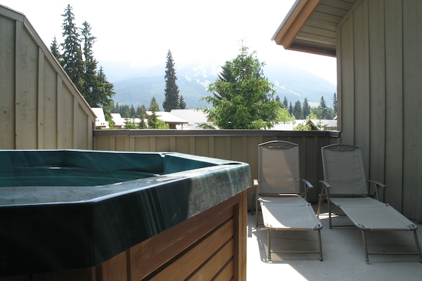 Deluxe Condo, 2 Bedrooms, Hot Tub | Private spa tub