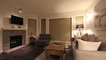 Deluxe Condo, 2 Bedrooms, Hot Tub | Living area | Flat-screen TV, fireplace