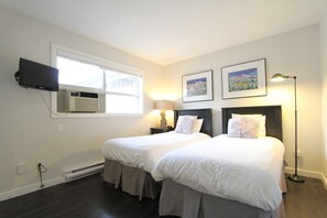2 bedrooms, individually decorated, individually furnished - Glacier's Reach by Whistler Retreats (Whistler)