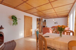 Unclassified image, 4 of 16, button