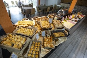 Free daily buffet breakfast  - Beira Mar Hotel (Aracaju)