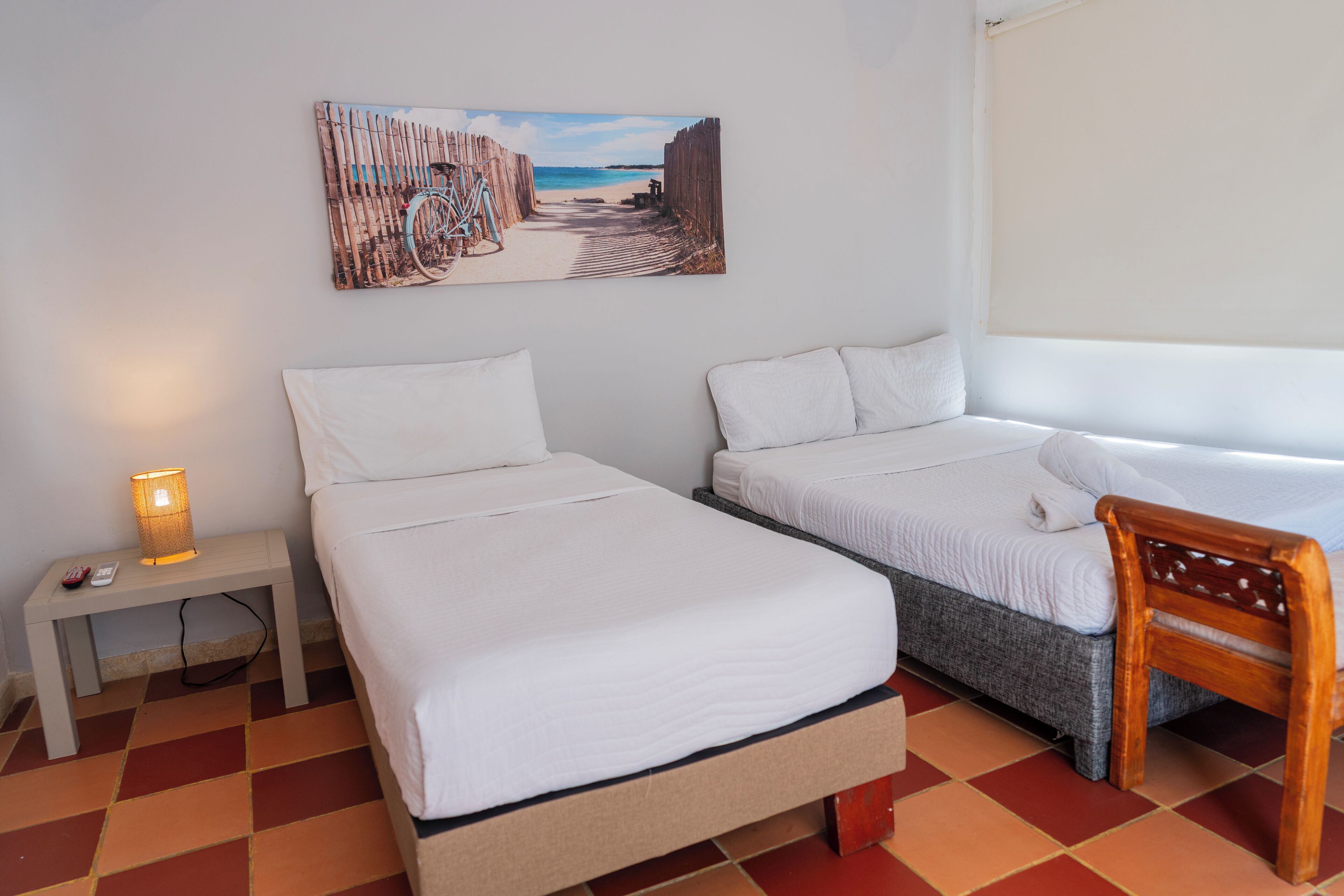 Colchones Tempur-Pedic y caja de seguridad en la habitación 