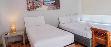 Colchones Tempur-Pedic y caja de seguridad en la habitación