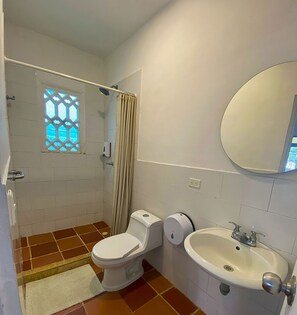 Matelas Tempur-Pedic, coffres-forts dans les chambres