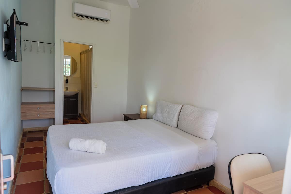 Matelas Tempur-Pedic, coffres-forts dans les chambres