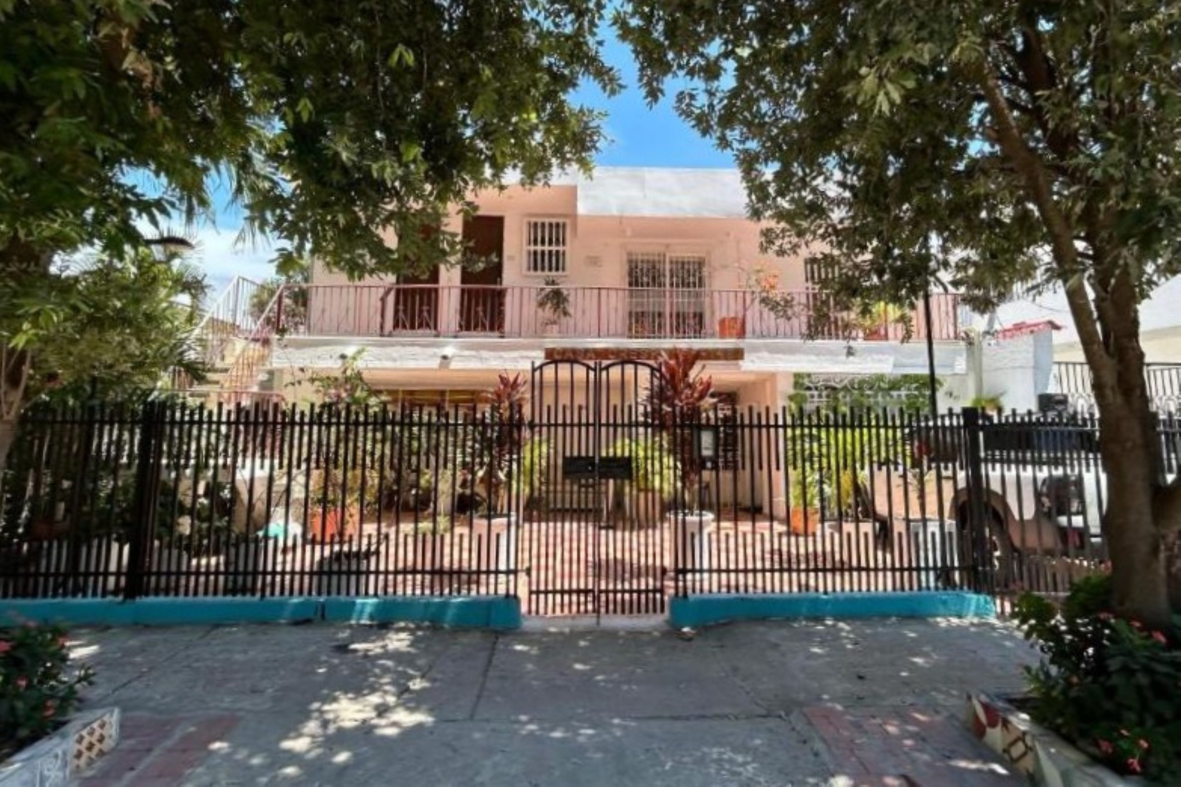 Fachada de la propiedad