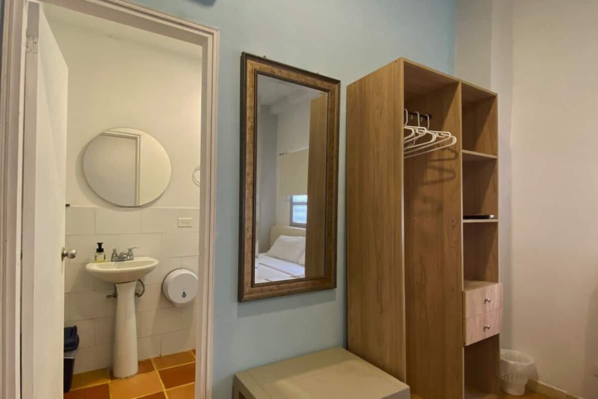Familie driepersoonskamer | 3 slaapkamers, Tempur Pedic-bedden, een kluis op de kamer