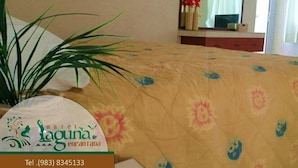 Room - Hotel Laguna Encantada (Santa Elena)
