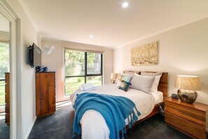 3 bedrooms, iron/ironing board, travel cot, free WiFi