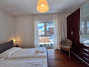 3 bedrooms, iron/ironing board, free WiFi, bed sheets