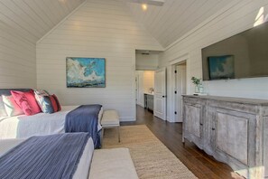 2 bedrooms, iron/ironing board, free WiFi, bed sheets - Boathouse Cottage at Julep Farms (Dillard)