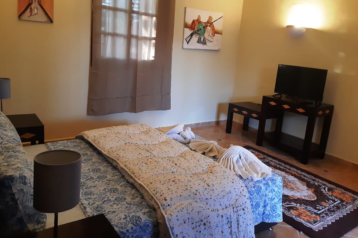 Desk, free cots/infant beds, rollaway beds, free WiFi