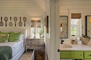 2 bedrooms, iron/ironing board, free WiFi, bed sheets - Sweet Tea Cottage at Julep Farms (Dillard)