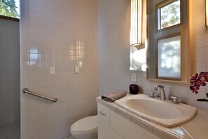Apartment, Multiple Beds (261 - Orca Ridge on Resort Road) | Bathroom - 261 - Orca Ridge on Resort Road (Greenbank)