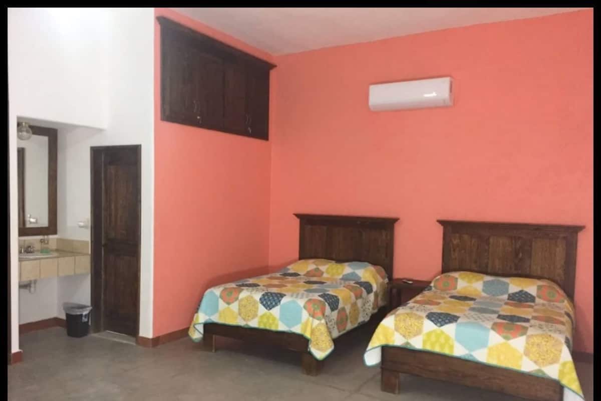 Camera Junior con letto matrimoniale o 2 letti singoli | Tende oscuranti, ferro/asse da stiro
