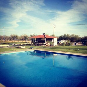 2 piscinas al aire libre