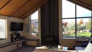 Unclassified image, 4 of 10, button - Quail Rise - Home with spectacular views (Lower Shotover)