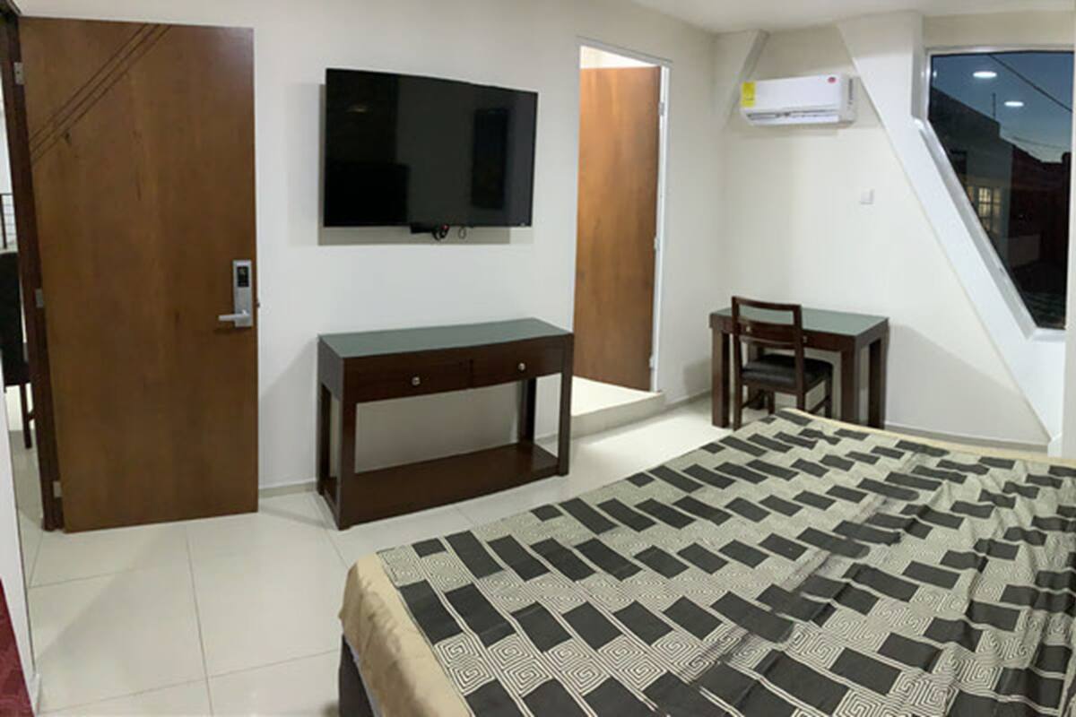 Business Single Room | Blackout curtains, iron/ironing board (on request), free WiFi