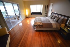 5 bedrooms, in-room safe, iron/ironing board, WiFi