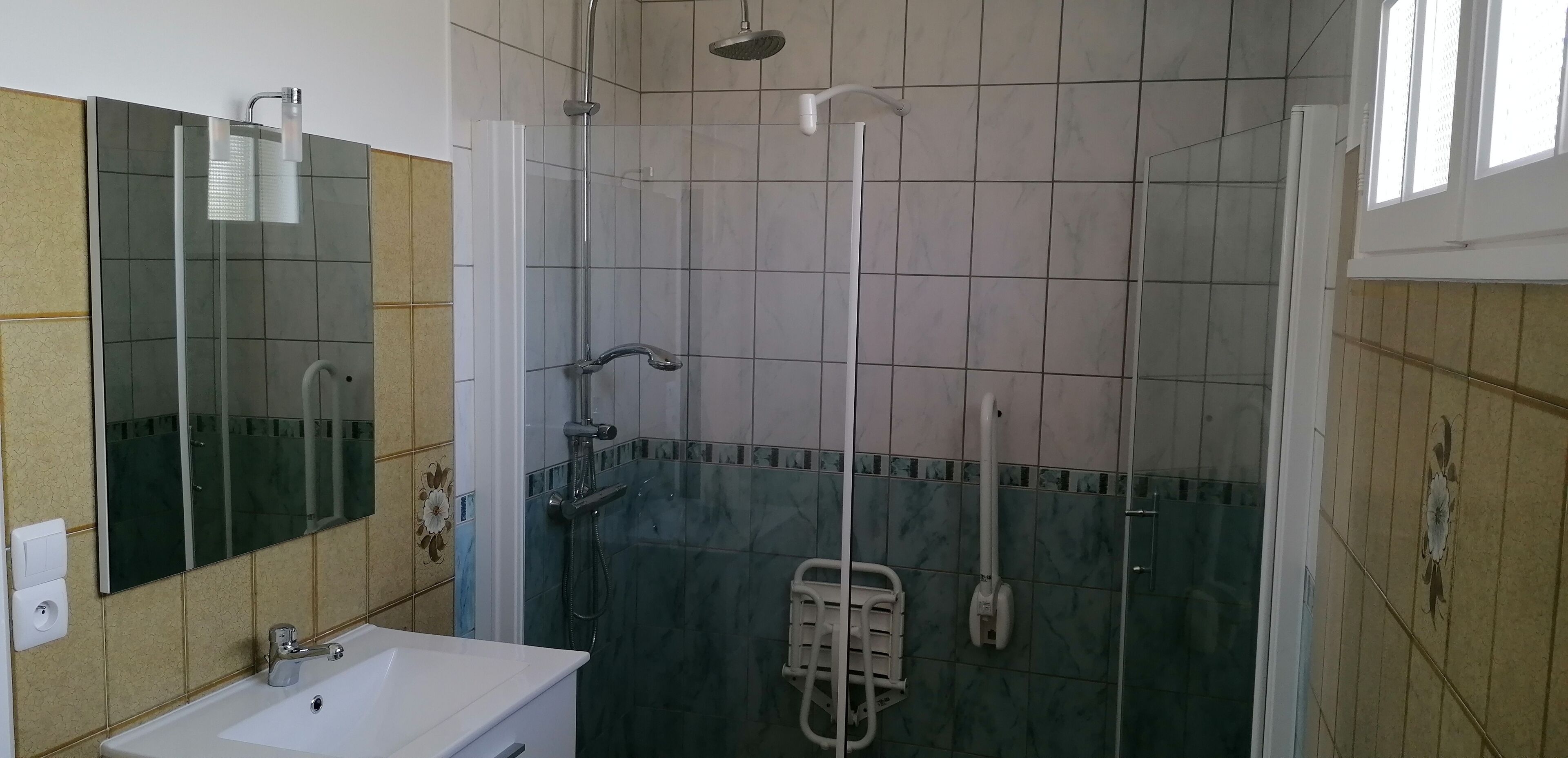 Shower kamar mandi
