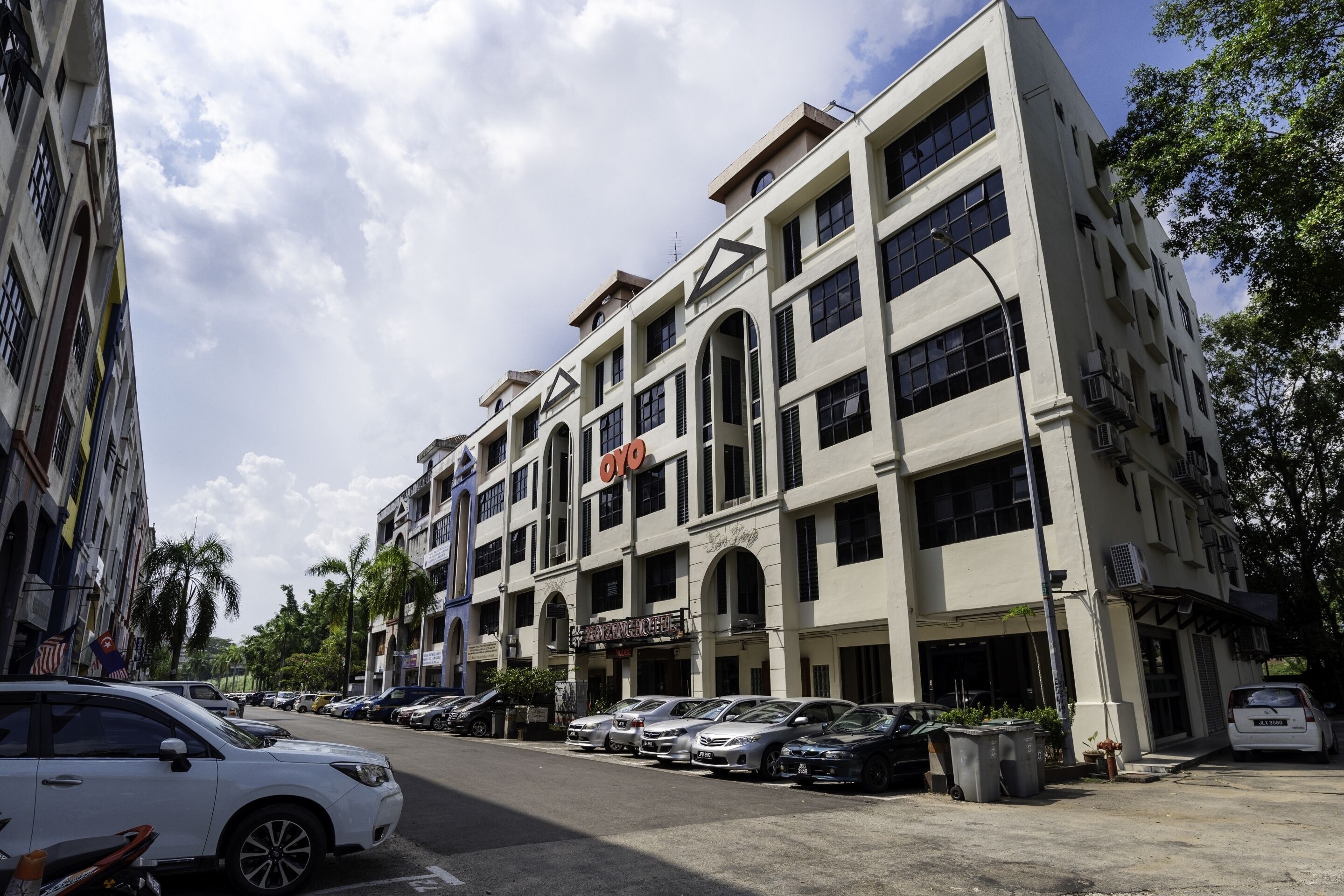 Photo - OYO 1230 Zen Zeng Budget Hotel