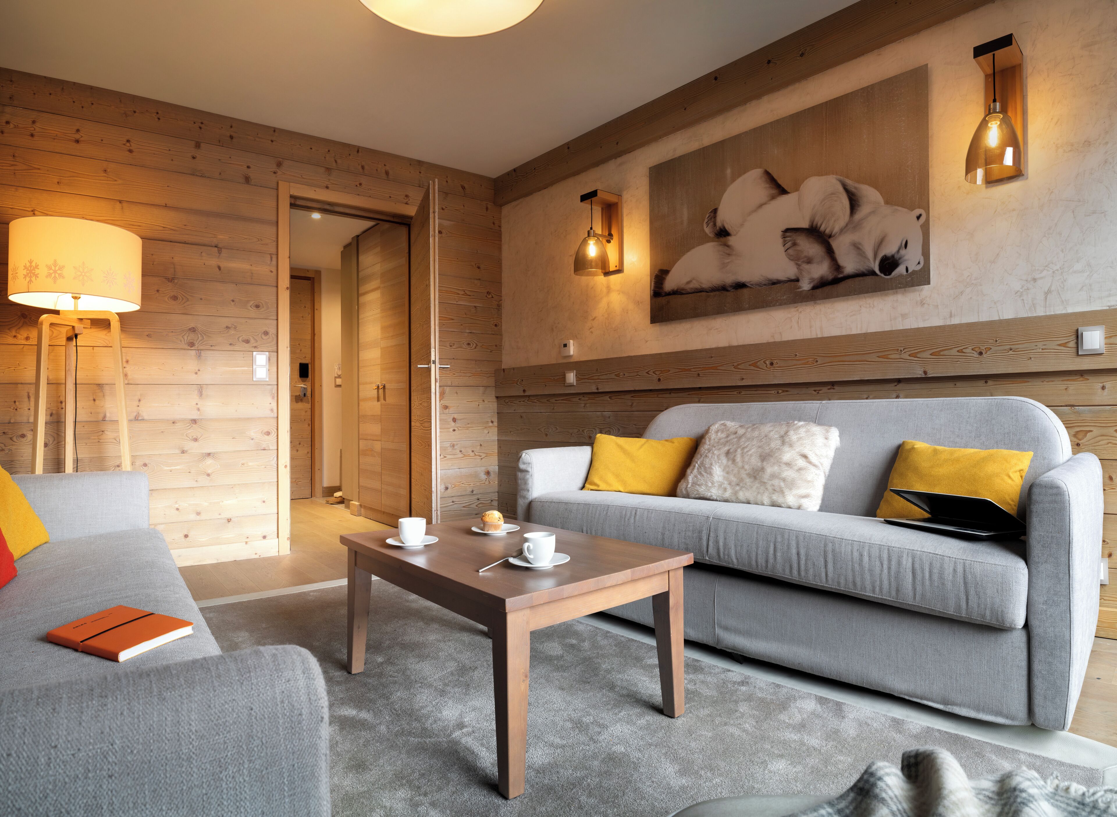 Apartment 8 people - 3 bedrooms | Living area | Flat-screen TV