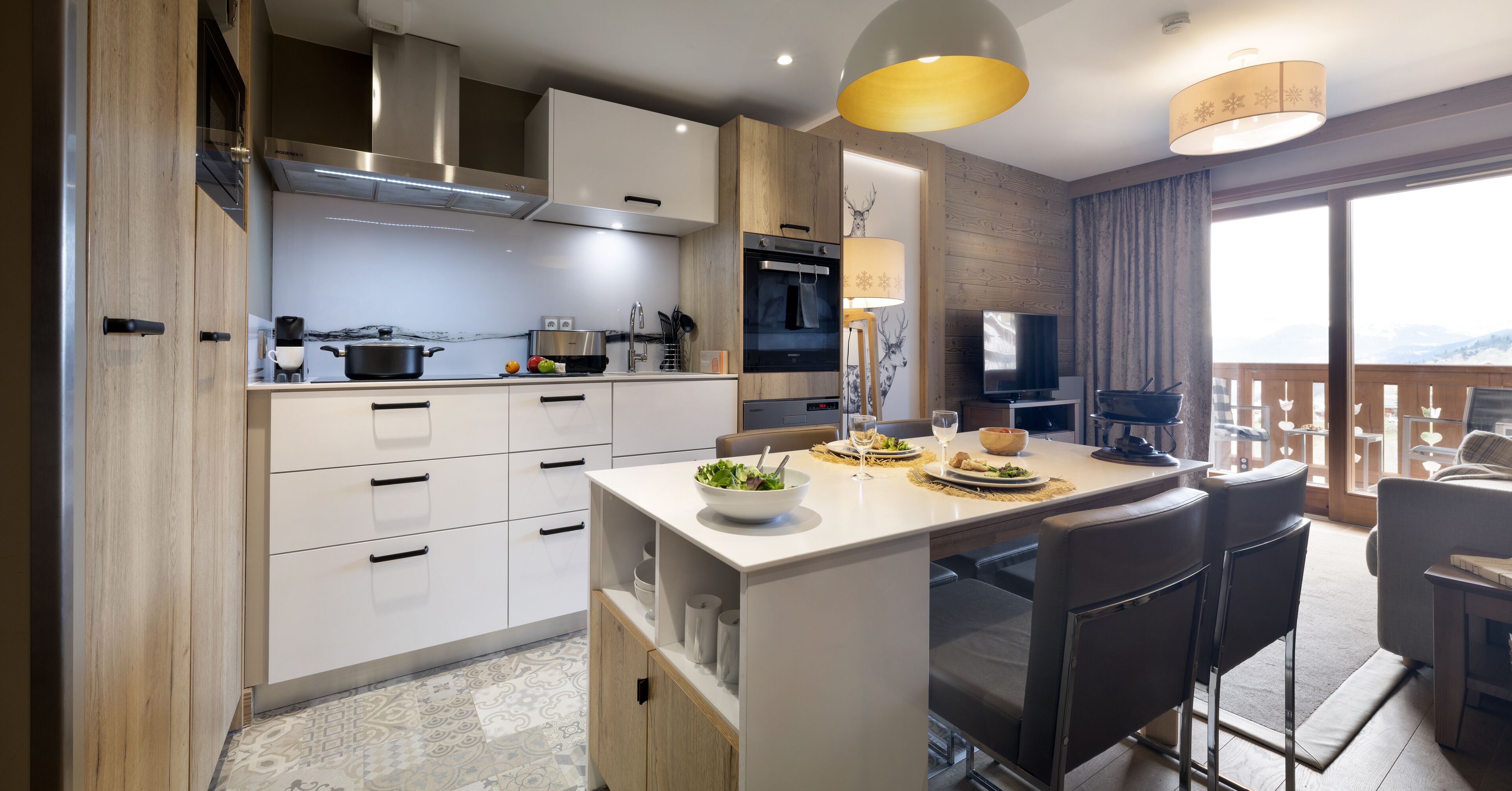 Apartment 4 people - 1 bedroom | Private kitchen | Full-size fridge, microwave, oven, stovetop