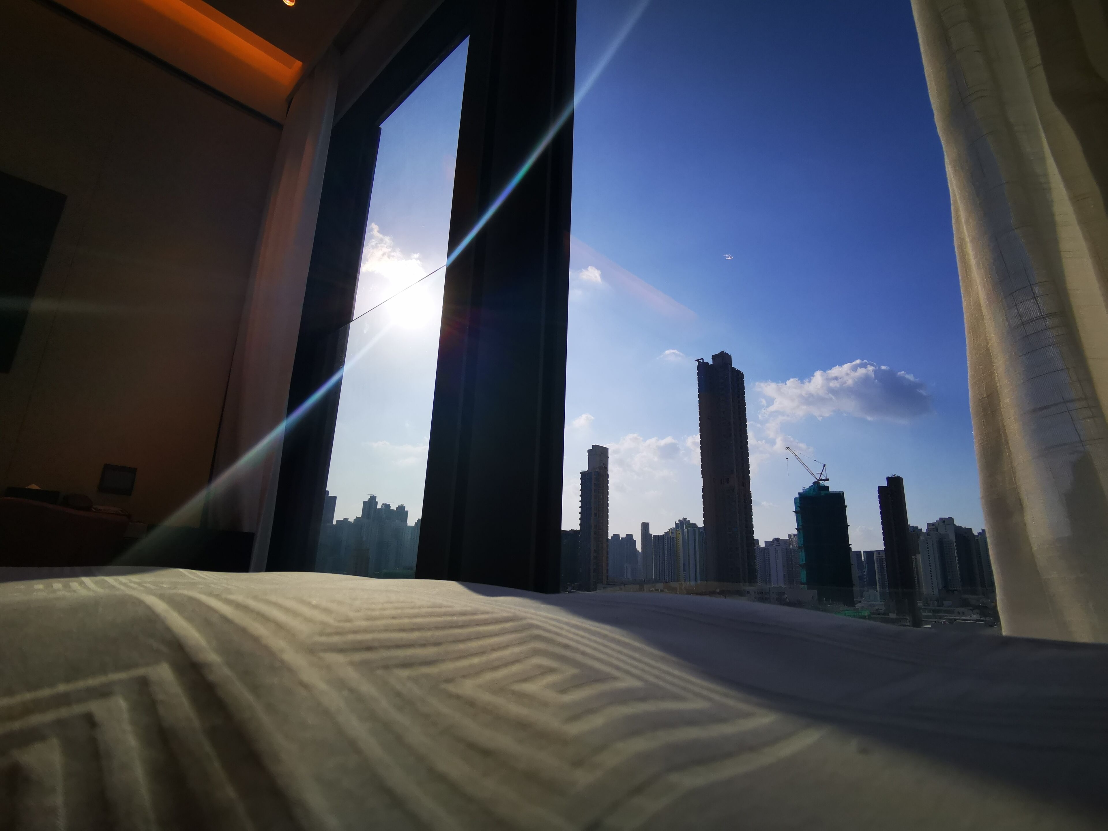 尊尚特大床房 | 客房內保險箱、書桌、遮光布/窗簾、隔音