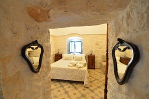 1 slaapkamer, een strijkplank/strijkijzer, wifi, beddengoed