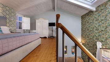 BĂŒgeleisen/BĂŒgelbrett, Reisekinderbett, kostenloses WLAN, BettwĂ€sche