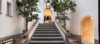 AMORE RENTALS - Casa La Maisonette with Air Conditioning, Balcony and Internet WI-FI