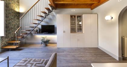 AMORE RENTALS - Casa La Maisonette with Air Conditioning, Balcony and Internet WI-FI
